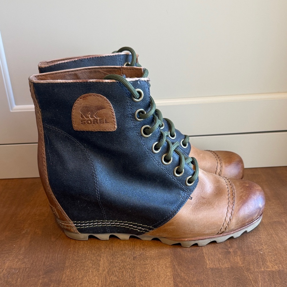 Sorel PDX Lexie Wedge Elk and Black waxed Canvas Boots